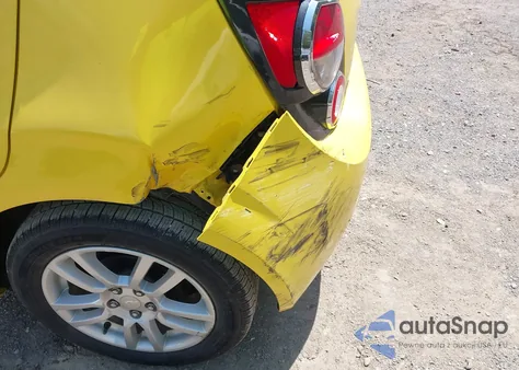 2016 Chevrolet Sonic Lt Auto z USA, uszkodzony, nr VIN 1G1JC6SH1G4117454